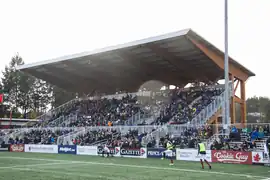 La tribune ouest et la section des familles.