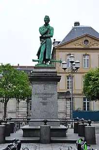 Statue de Mathieu de Dombasle.