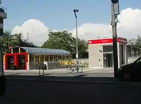 L'extérieur de la station.