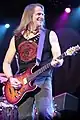 Steve Morse en 2005 avec un de ses modèles signature.