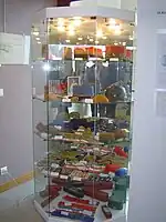 Les képis du général.