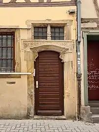 Encadrement mouluré.