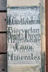 Inscriptions superposées.