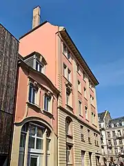 no&nbsp;16, boulevard de la Victoire.