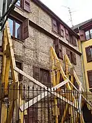 Soutènement de façade en bois.