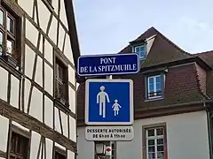 Pont réservé aux piétons.