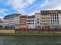 Du no&nbsp;9 (à droite) jusqu'au bout du quai.