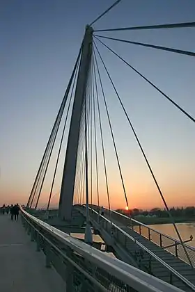 La passerelle le soir