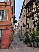 Accès depuis la rue des Dentelles.