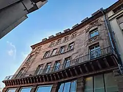 Angle avec la place Kléber (no&nbsp;12).