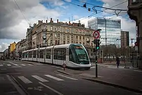Le tram traversant le pont de Saverne