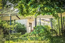 Galerie entre les pavillons.