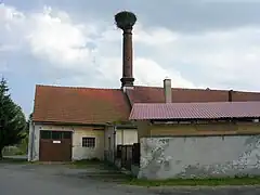 Nid sur une ancienne cheminée à Třebenice (Tchéquie).
