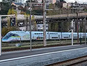 La rame no 998 en gare de Poitiers, avec une livrée « Rame d'essai ».