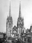 Gravure représentant un édifice religieux dominé de deux flèches.