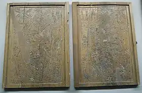 Tablettes en bois du 2e&nbsp;siècle après Jésus-Christ représentant le zodiaque.