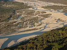 Le Tagliamento, exemple de fleuve en tresses présentant un important débit solide.