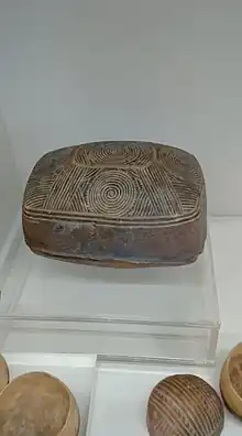 tahatint en peau des Touaregs (musée d'histoire naturelle de Saint Denis)