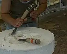 La taille au ciseau.