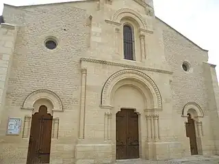 La façade.