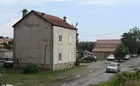 L'ancienne gare de Tallone, une route remplace la plate-forme de la voie ferrée.