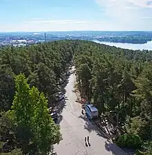 Le chemin de la tour.