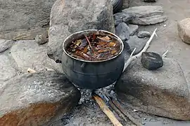 Préparation pour la prévention du paludisme à Tanéka Béri.