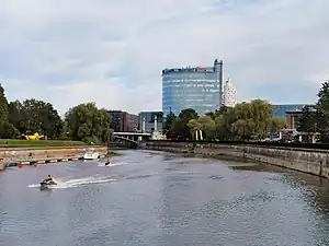 L'Emajõgi, le centre d'affaires de l'Emajõgi et la Tigutorn