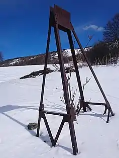 Le dernier vestige du remonte-pente de l'Epinette au hameau des Granges.
