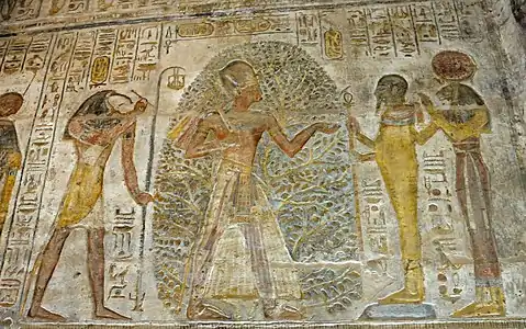 Ramsès II entouré par Thot, Ptah et Sekhmet.