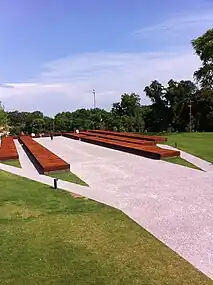 Colonnes en acier destinées à chaque comté
