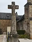 Croix à côté de l'église.