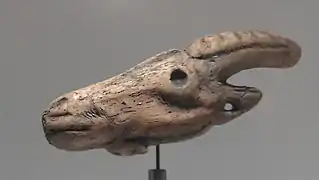 Sculpture en bois de cerf, grotte de Tito Bustillo (Ribadesella, Asturies).