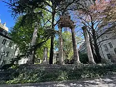 Vestiges de colonnades du square Castan (IIe siècle)