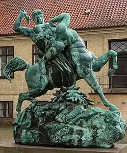 D'après Antoine-Louis Barye, Thésée combattant le centaure Biénor, parc de l'École cathédrale de Viborg.