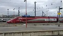 Aperçu d'une rame Thalys, stationnée à quai.