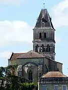 Chevet de l'église et clocher.