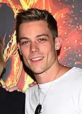 Tim Pocock&nbsp;dans le rôle d'Ethan Karamakov.