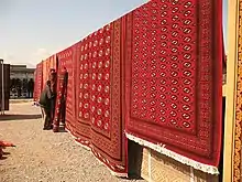 Tapis au bazar d’Altyn Asyr, à Achgabat.