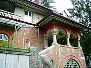 Balcon néo-brâncovenesc.