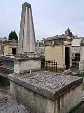 Sépulture de Gustave Paul Cluseret. La plaque funéraire a été volée, rendant désormais la tombe anonyme.