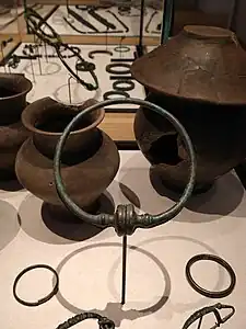 Torque à tampons, Ve-IIIe&nbsp;siècle&nbsp;av. J.-C., Les Grandes-Loges.