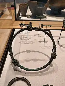 Torque à décor ternaire, 350-300 av. J.-C., Villeseneux.