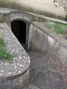 L'entrée de la crypte.