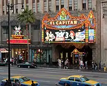 marquise du théâtre avec l'affiche Toy Story 3