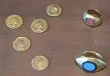 Deux bagues et cinq aurei