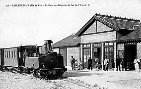 Corpet-Louvet (no&nbsp;610-1894) Chemins de fer économiques des Charentes, en gare des Sablanceaux sur l'ile de Ré.