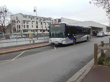 Le GX 337 no&nbsp;673 à la gare d'Antony.