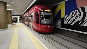 Un tram série 4200 à quai à Russafa.