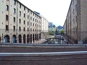 La darse de l'espace du Pont-de-Flandre en 2012, convertie en bassin ornemental.